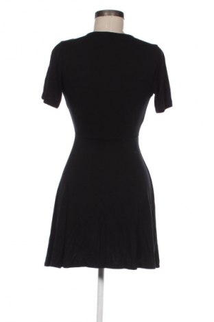 Sukienka Pull&Bear, Rozmiar M, Kolor Czarny, Cena 66,39 zł