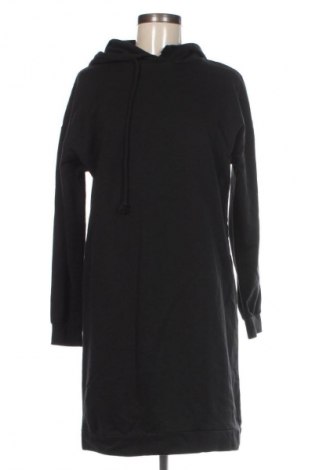 Рокля Vero Moda, Размер M, Цвят Черен, Цена 16,99 лв.