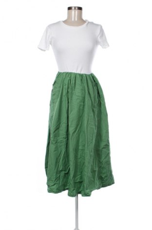 Рокля Zara, Размер S, Цвят Многоцветен, Цена 31,00 лв.