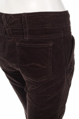 Дамски джинси Zaffiri, Размер L, Цвят Кафяв, Цена 8,50 лв.