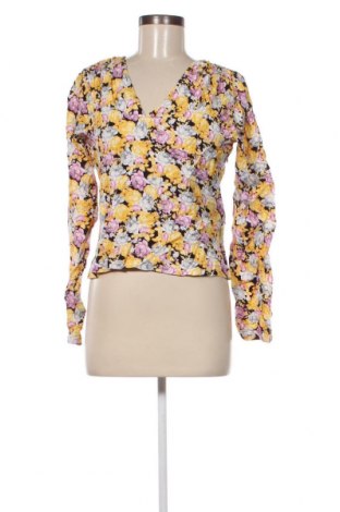 Дамска блуза Pieces, Размер M, Цвят Многоцветен, Цена 20,00 лв.