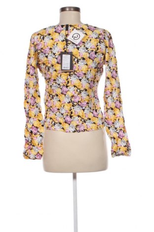 Дамска блуза Pieces, Размер M, Цвят Многоцветен, Цена 18,40 лв.