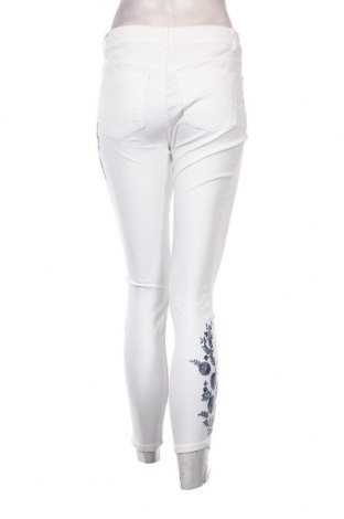 Γυναικείο Τζίν Buffalo, Μέγεθος M, Χρώμα Λευκό, Τιμή 44,85 €