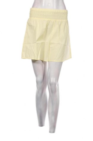 Γυναικείο κοντό παντελόνι ASOS, Μέγεθος S, Χρώμα Κίτρινο, Τιμή 3,34 €