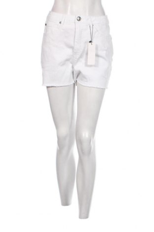 Дамски къс панталон Ajc, Размер M, Цвят Бял, Цена 10,85 лв.