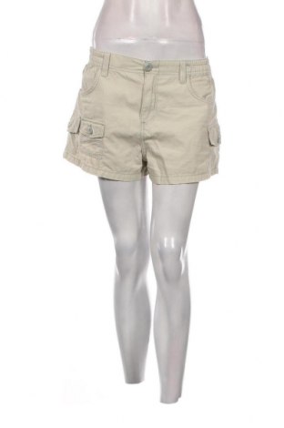 Дамски къс панталон Bershka, Размер M, Цвят Зелен, Цена 13,02 лв.