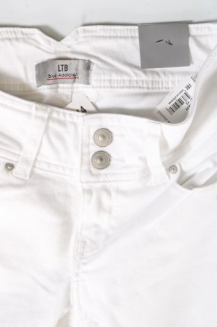 Γυναικείο κοντό παντελόνι Ltb, Μέγεθος XS, Χρώμα Λευκό, Τιμή 10,76 €