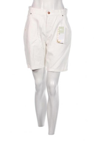 Γυναικείο κοντό παντελόνι ONLY, Μέγεθος M, Χρώμα Λευκό, Τιμή 20,62 €