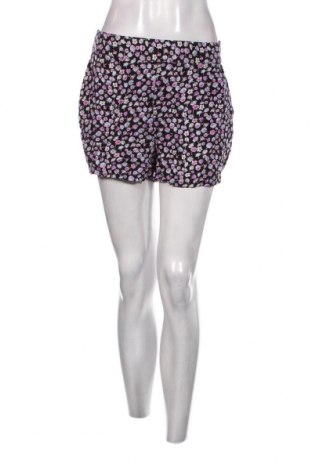 Γυναικείο κοντό παντελόνι Pieces, Μέγεθος S, Χρώμα Πολύχρωμο, Τιμή 3,09 €