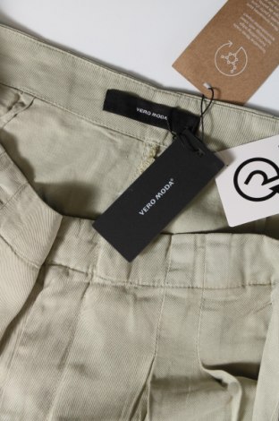 Pantaloni scurți de femei Vero Moda, Mărime XL, Culoare Verde, Preț 131,58 Lei