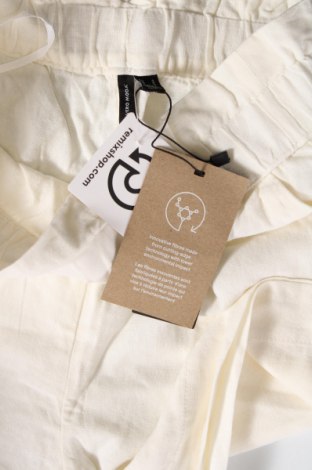 Γυναικείο κοντό παντελόνι Vero Moda, Μέγεθος S, Χρώμα Λευκό, Τιμή 14,64 €
