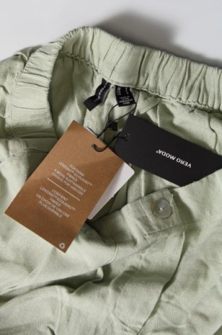 Дамски къс панталон Vero Moda, Размер S, Цвят Зелен, Цена 11,20 лв.