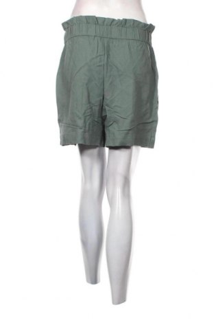 Γυναικείο κοντό παντελόνι Vero Moda, Μέγεθος M, Χρώμα Πράσινο, Τιμή 4,74 €