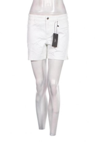 Дамски къс панталон Vero Moda, Размер M, Цвят Бял, Цена 12,00 лв.