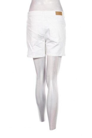 Дамски къс панталон Vero Moda, Размер M, Цвят Бял, Цена 40,00 лв.