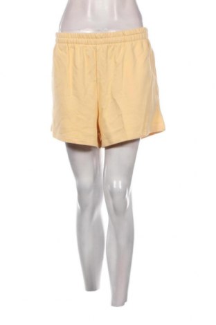 Дамски къс панталон Weekday, Размер L, Цвят Жълт, Цена 11,20 лв.