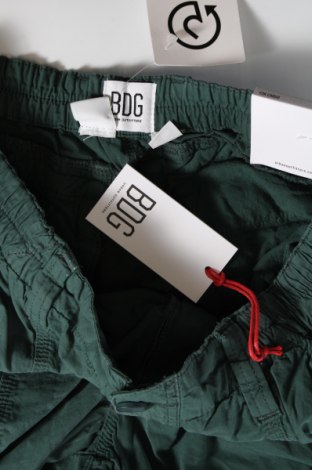 Дамски панталон BDG, Размер L, Цвят Зелен, Цена 87,00 лв.
