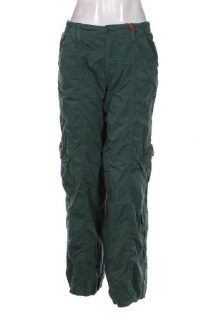 Дамски панталон BDG, Размер L, Цвят Зелен, Цена 23,49 лв.