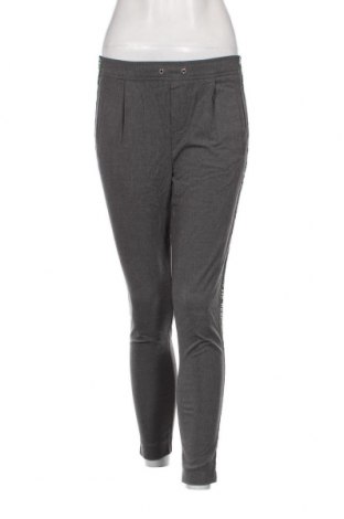 Дамски панталон Bershka, Размер XS, Цвят Сив, Цена 4,35 лв.