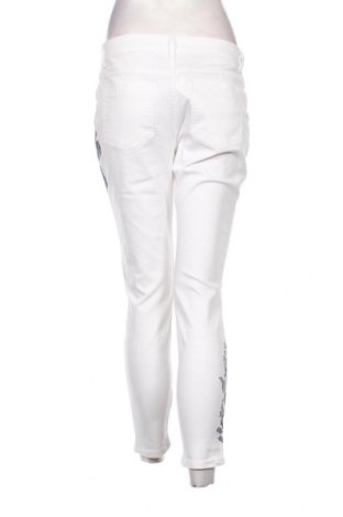 Дамски панталон Buffalo, Размер M, Цвят Бял, Цена 15,66 лв.