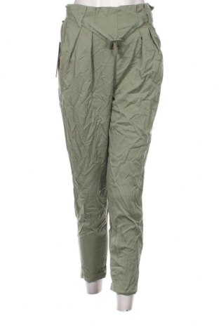 Дамски панталон Diverse, Размер M, Цвят Зелен, Цена 13,80 лв.