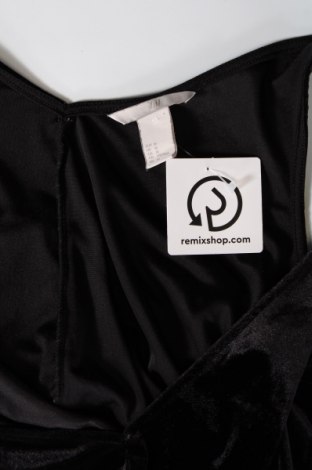 Γυναικείο αμάνικο μπλουζάκι H&M, Μέγεθος M, Χρώμα Μαύρο, Τιμή 1,85 €