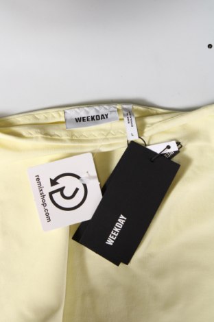 Γυναικείο αμάνικο μπλουζάκι Weekday, Μέγεθος L, Χρώμα Κίτρινο, Τιμή 3,03 €