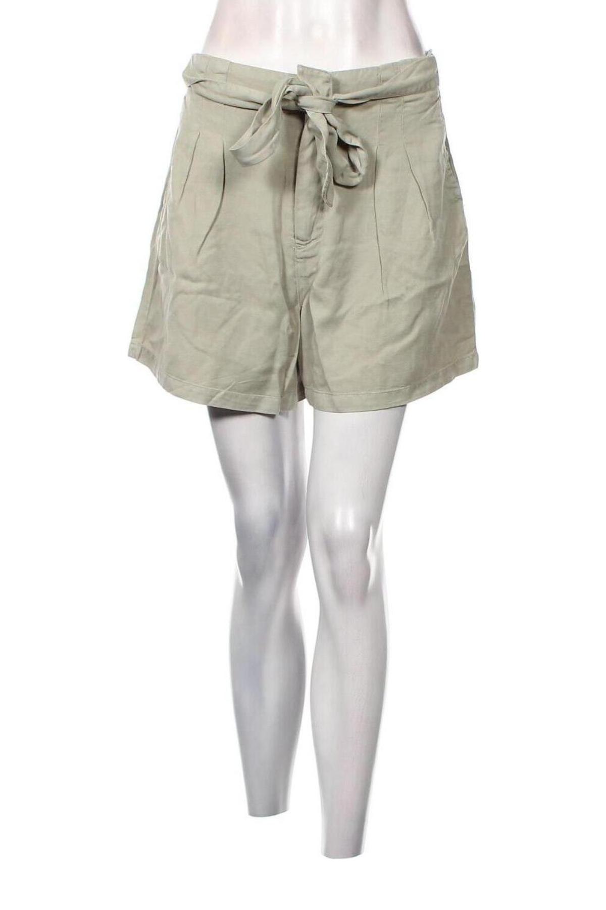 Дамски къс панталон Vero Moda, Размер XL, Цвят Зелен, Цена 40,00 лв.