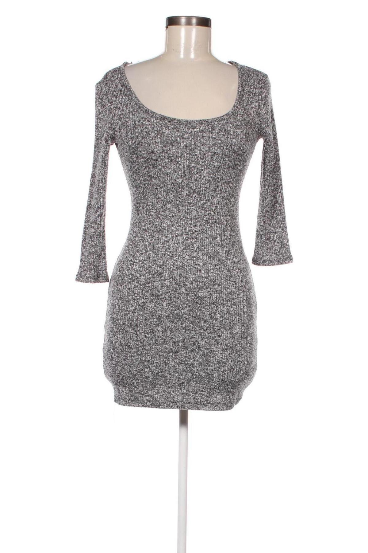 Kleid Monteau, Größe S, Farbe Grau, Preis 2,22 €
