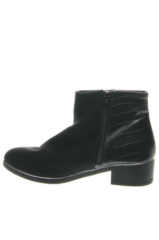 Botine de damă Primark, Mărime 37, Culoare Negru, Preț 157,99 Lei