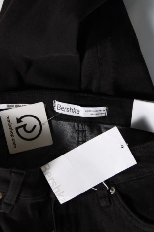 Γυναικείο Τζίν Bershka, Μέγεθος M, Χρώμα Μαύρο, Τιμή 14,99 €