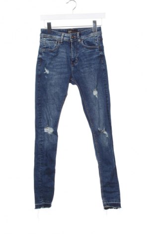 Damskie jeansy Bershka, Rozmiar S, Kolor Niebieski, Cena 37,99 zł