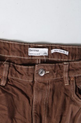 Γυναικείο Τζίν Bershka, Μέγεθος M, Χρώμα Καφέ, Τιμή 9,49 €