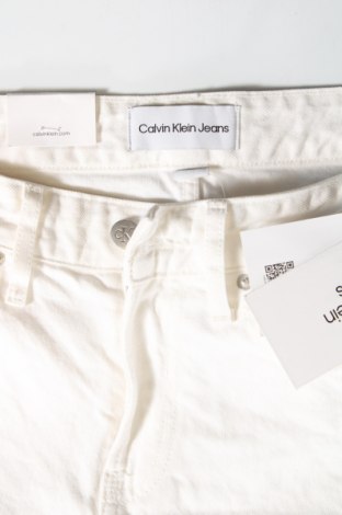 Дамски дънки Calvin Klein Jeans, Размер L, Цвят Бял, Цена 107,99 лв.