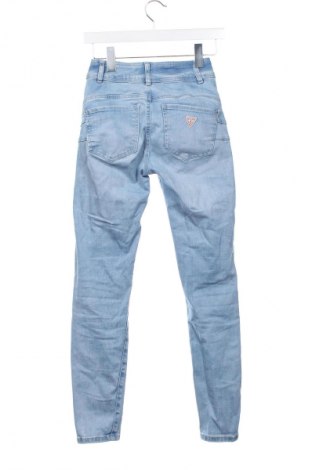 Damskie jeansy Guess, Rozmiar XS, Kolor Niebieski, Cena 120,99 zł