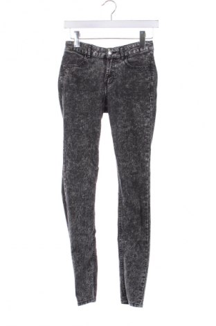 Dámske džínsy  H&M Divided, Veľkosť XS, Farba Viacfarebná, Cena  8,70 €