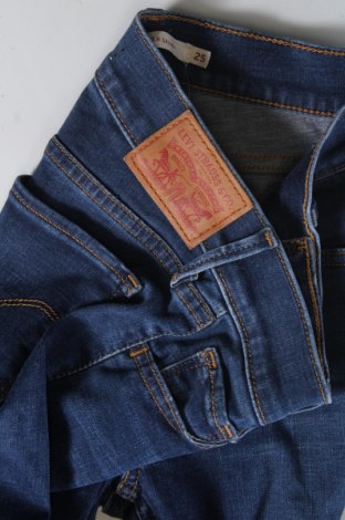 Дамски дънки Levi's, Размер XS, Цвят Син, Цена 37,99 лв.