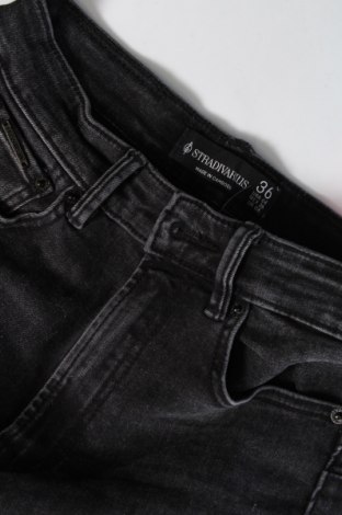 Damskie jeansy Stradivarius, Rozmiar S, Kolor Czarny, Cena 46,99 zł