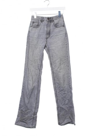 Damskie jeansy Stradivarius, Rozmiar XS, Kolor Szary, Cena 92,99 zł