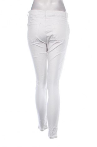 Damen Jeans Zara, Größe M, Farbe Weiß, Preis 18,99 €