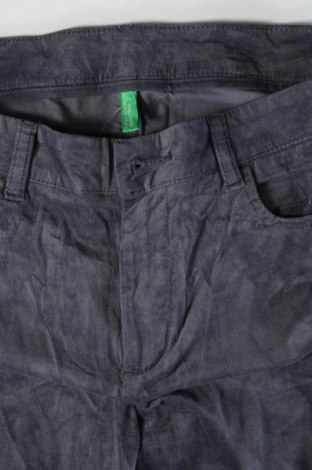 Pantaloni de velvet de femei United Colors Of Benetton, Mărime M, Culoare Gri, Preț 55,99 Lei