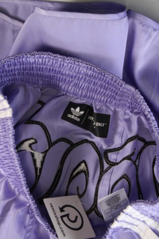 Дамски къс панталон Adidas Originals, Размер XS, Цвят Лилав, Цена 86,00 лв.