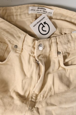 Pantaloni scurți de femei Stradivarius, Mărime S, Culoare Bej, Preț 62,99 Lei