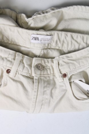 Pantaloni scurți de femei Zara, Mărime XS, Culoare Ecru, Preț 40,82 Lei