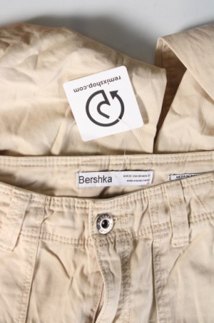 Дамски панталон Bershka, Размер XS, Цвят Бежов, Цена 7,99 лв.