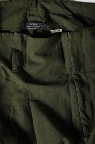 Pantaloni de femei Bershka, Mărime M, Culoare Verde, Preț 28,99 Lei