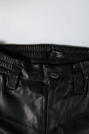 Pantaloni de femei Bershka, Mărime M, Culoare Negru, Preț 29,99 Lei