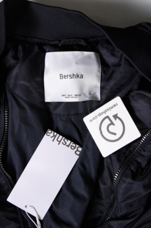 Γυναικείο μπουφάν Bershka, Μέγεθος S, Χρώμα Μπλέ, Τιμή 28,99 €