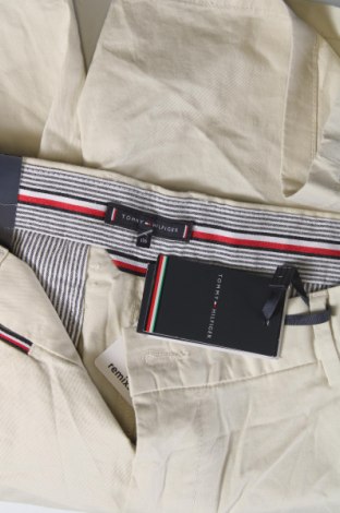 Pantaloni scurți pentru copii Tommy Hilfiger, Mărime 15-18y/ 170-176 cm, Culoare Bej, Preț 165,99 Lei