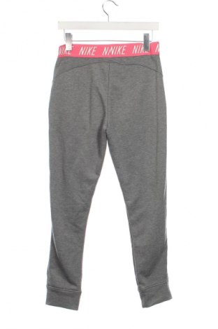 Kinder Sporthose Nike, Größe 13-14y/ 164-168 cm, Farbe Grau, Preis 11,49 €